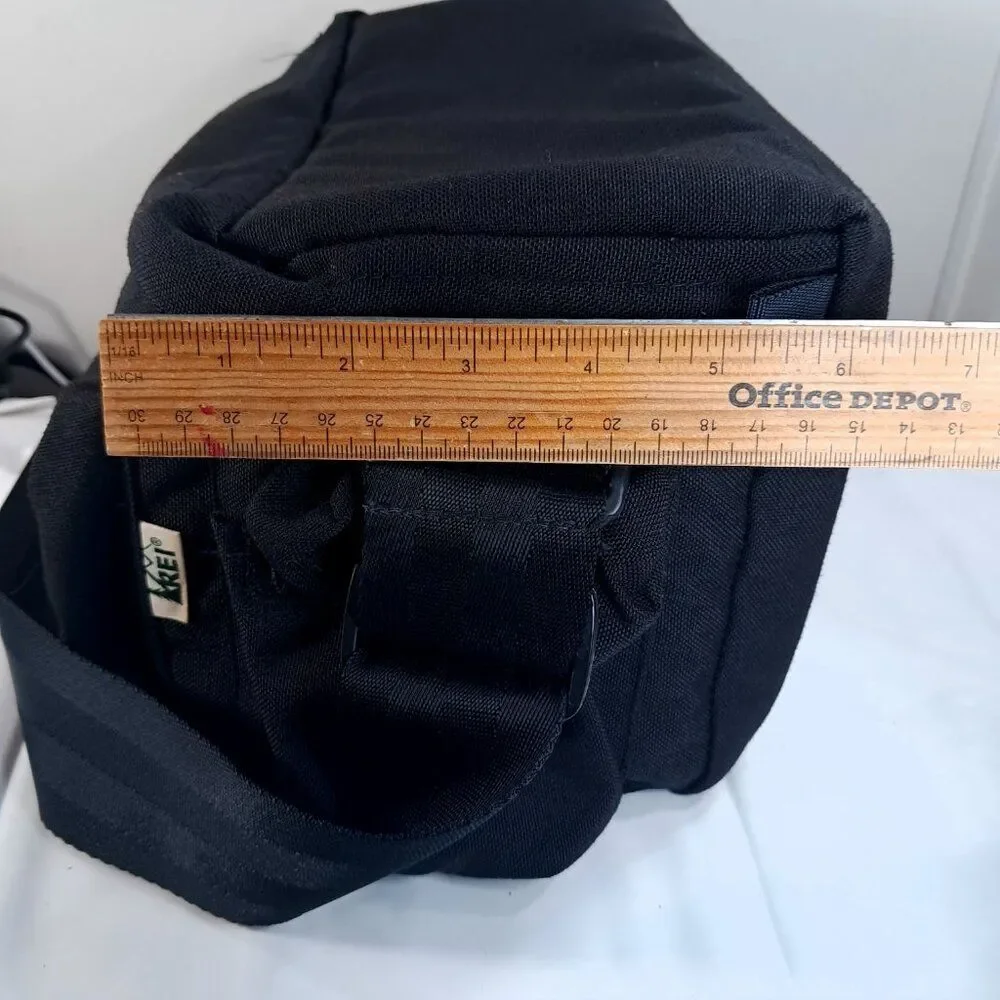 Vintage REI Camera Bag Carry camcorder black Case Shoulder Strap Pockets padded‎